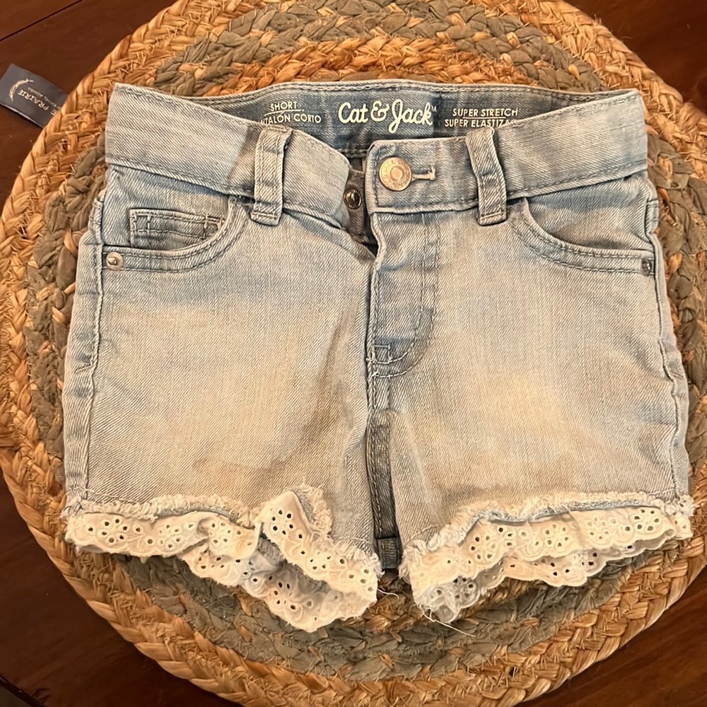 2T Cat & Jack Denim Shorts wiry Eyelet Ruffle bottom
